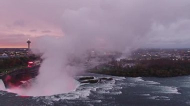 Niagara Şelalesi Ontario Hava Filosu v6 At Nalı Şelalesi 'nin günbatımında panoramik görüntüsü - Ekim 2017