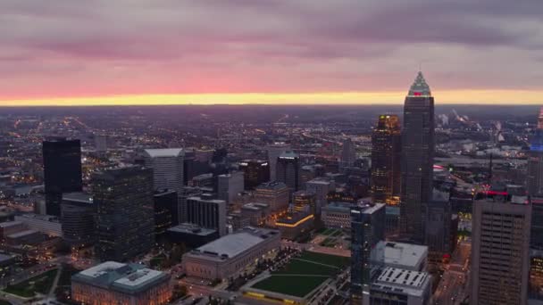 Cleveland Ohio Aerial V36 Vliegen Boven Het Centrum Van Stad — Stockvideo