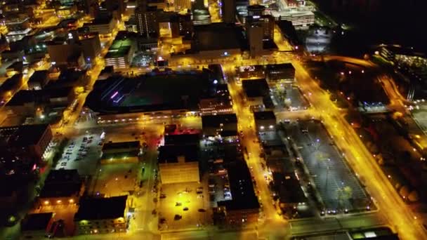 Toledo Ohio Aerial Langsamer Überflug Vogelauge Bei Nacht Über Der — Stockvideo