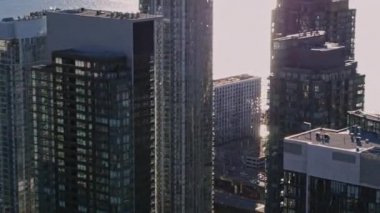 Toronto Ontario Havacılık v36 Panning Birdeye of CityPlace su ve otoban manzaralı - Ekim 2017