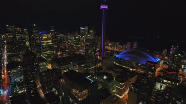 Toronto Ontario Havacılık V62 Gece Vakti panoramik şehir merkezi yüksek katlı terasa yakın dönüyor - Ekim 2017