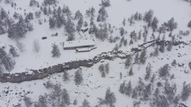 Oregon Havacılık v35 Çiftlik evinin üzerinde, batı yakası parkı manzaralı karlı manzara - Mart 2019