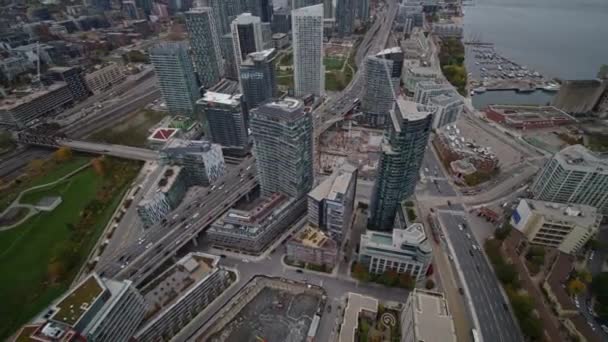 Toronto Ontario Aerial V14 Detalle Birdseye Sobre Construcción Cityplace Reversa — Vídeo de stock