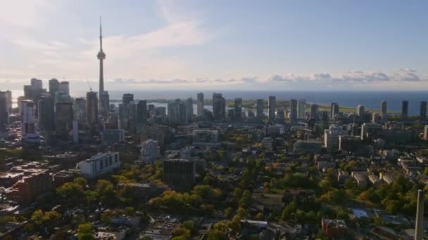Toronto Ontario Aerial V31 Lentää Taaksepäin Katsoen Taaksepäin Cityplace Downtown — kuvapankkivideo