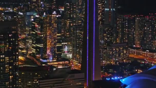 多伦多安大略航空V66短程上升时 在2017年10月夜间观看娱乐区的中景细节 — 图库视频影像