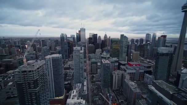 Toronto Ontario Aerial V26 Downtown Entertainment District Пути Перекрестка Кинг — стоковое видео