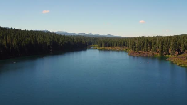 Oregon Aerial Vliegen Heel Laag Clear Lake Buurt Van Zusters — Stockvideo