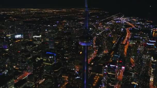 Toronto Ontario Aerial V73 Panning Birdseye Stadsgezicht Nachts Met Tower — Stockvideo