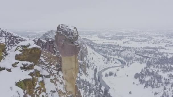 Oregon Aerial V34 North Monkey Face Flying Next West Side — Stock Video