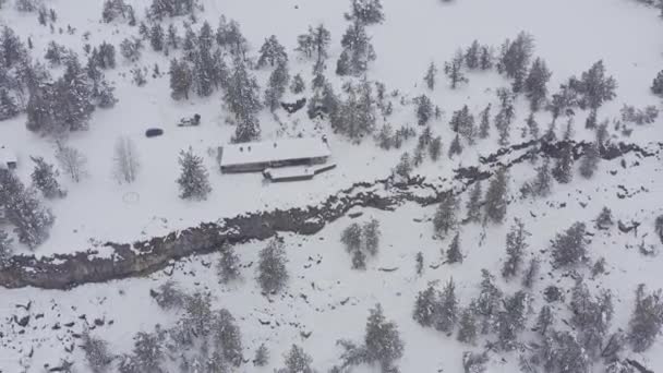 Oregon Aerial V35 Panorámica Sobre Casa Campo Paisaje Nevado Con — Vídeos de Stock