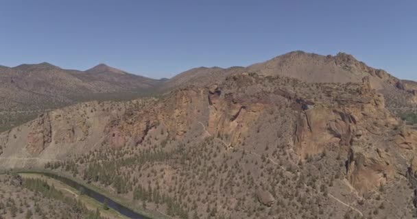 Oregon Aerial V29 Vista Panorámica Smith Rock State Park Monkey — Vídeos de Stock