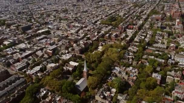 Philadelphia Pennsylvania Aerial V34 Panning Birdseye Details Society Hill Neighborhood — стокове відео