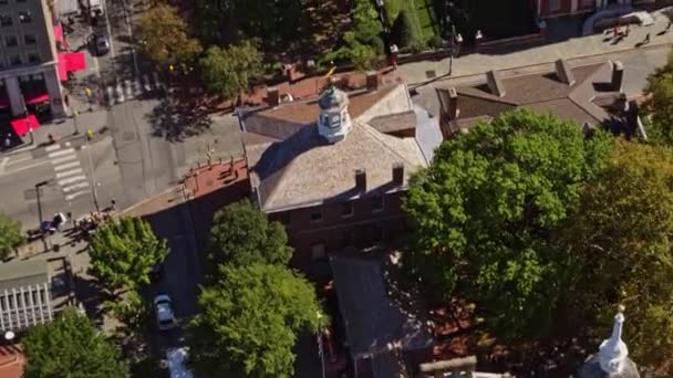 Philadelphia Pennsylvania Aerial V46 Panning Birdseye Historical Buildings Октябрь 2017 — стоковое видео