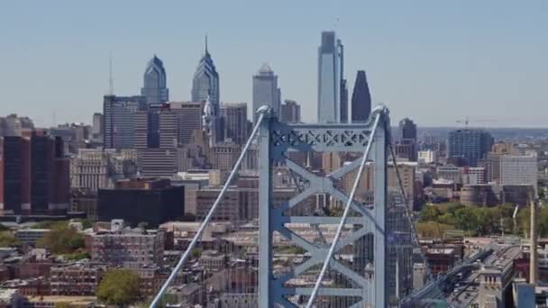 Philadelphia Pennsylvania Aerial V52 Slow Panning Cityscape Ben Franklin Γέφυρα — Αρχείο Βίντεο