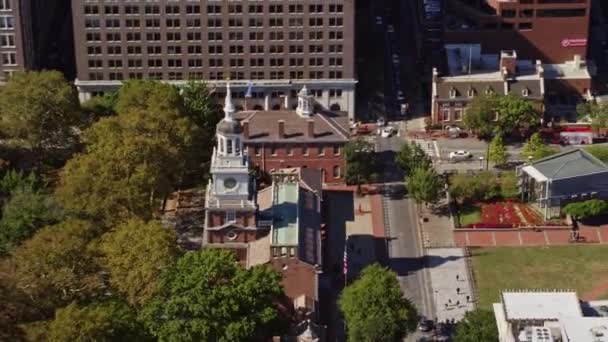 Philadelphia Pennsylvania Aerial V47 Birdseye Detail Historical Buildings Panning Downtown — Stock Video