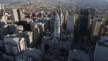 Philadelphia Pennsylvania Havacılık v75 Birdseye şehir merkezine bakan belediye binasının görüntüsü - Ekim 2017