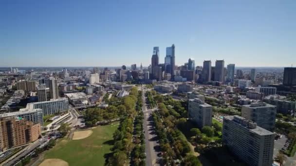 Philadelphia Pennsylvania Aerial V61 Viajando Oval Para Vertical Acima Logan — Vídeo de Stock