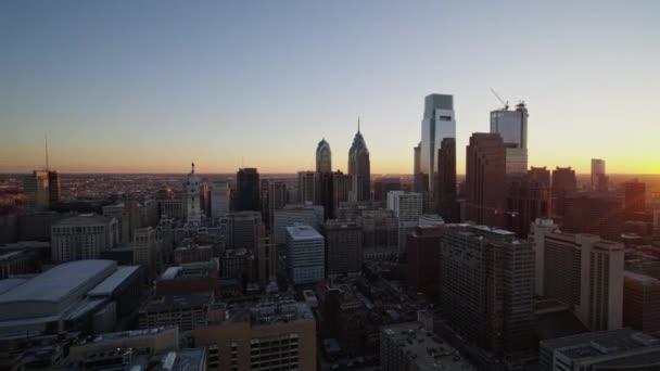 Philadelphia Pennsylvania Aerial V88 Downtown Cityscape Sunset Flying Out Away — Stock Video