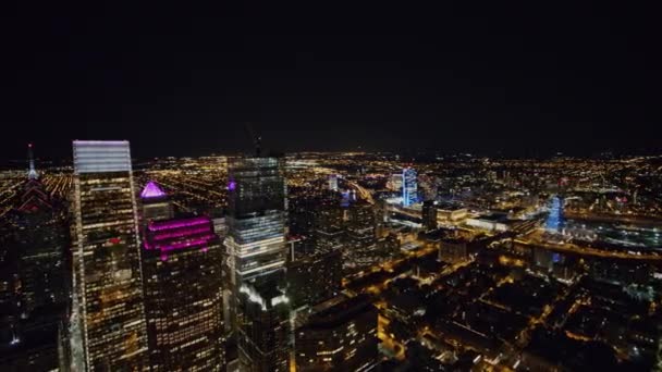 Philadelphia Pennsylvania Aerial Nighttime Lenta Rotativa Paisagem Panorâmica Perto Arranha — Vídeo de Stock