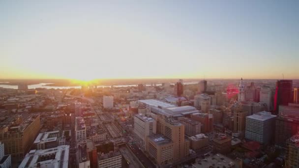Philadelphia Pennsylvania Aerial V10 Vista Panorámica Del Paisaje Urbano Amanecer — Vídeo de stock