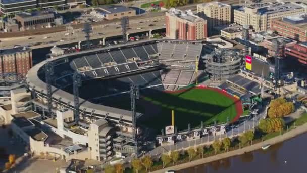 Pittsburgh Pennsylvania Aerial V15 Panning Vogelauge Detail Des Baseballfeldes Oktober — Stockvideo