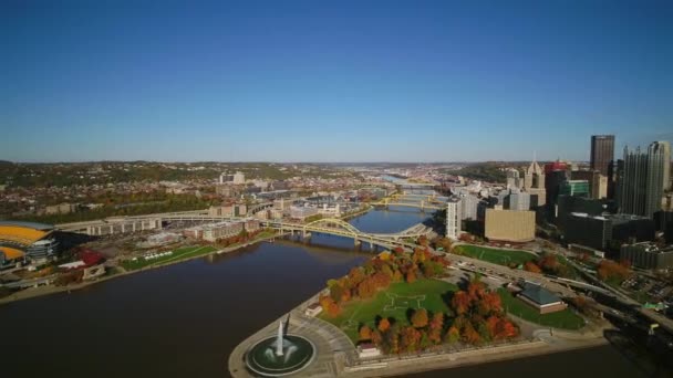 Pittsburgh Pennsylvania Aerial Schwenken Stadtbild Rund Point State Park Fountain — Stockvideo