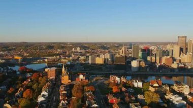 Pittsburgh Pennsylvania Havacılık v28 Washington Dağı şehir merkezi gökyüzü arkaplan - Ekim 2017