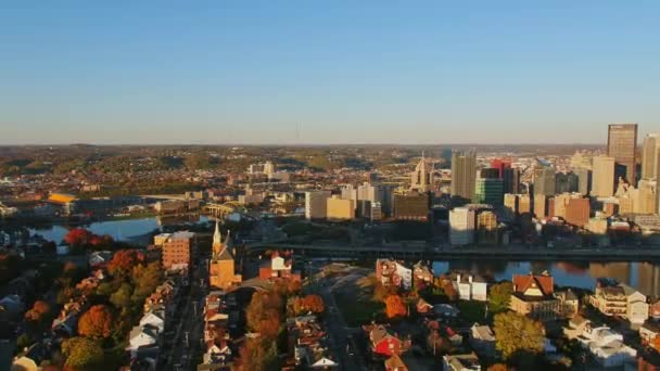 ピッツバーグペンシルバニア航空V28ワシントン山の街並みを背景にダウンタウンのスカイライン 10月2017 — ストック動画
