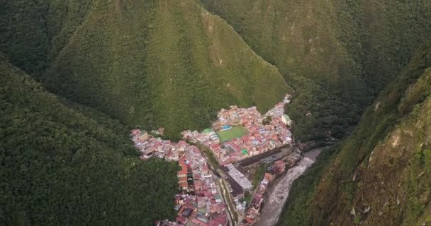 Aguas Calientes Perú Aerial Volando Muy Por Encima Ciudad Panorámica — Vídeos de Stock