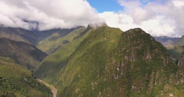 Aguas Calientes Peru Aerial V21 Flying High Town Mountain Machu — 图库视频影像