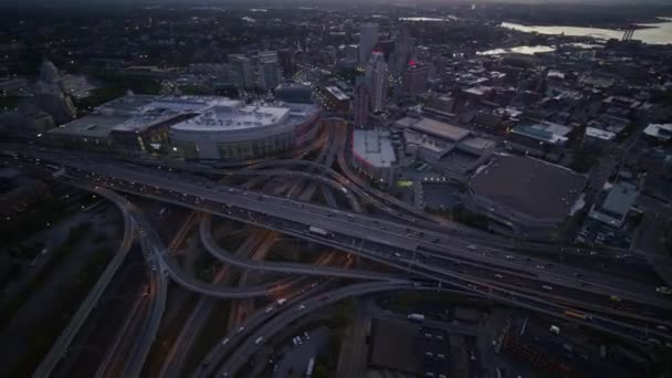 Providence Rhode Island Aerial V15 Panning Birdseye Motorvägskorsning Stadsbild Vid — Stockvideo