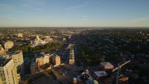 Providence Rhode Island Aerial V26 Uppstigande Fågelskådning Över Capitol Byggnadsområde — Stockvideo