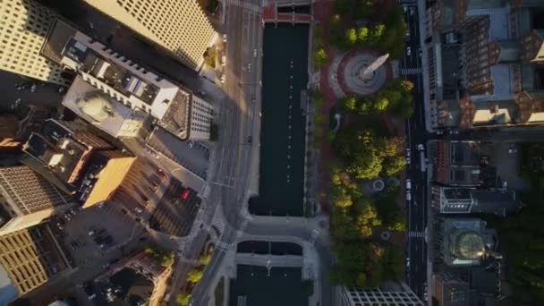 2017 Providence Rhode Island Aerial V32 Sunrise Vertical Providence River — 비디오