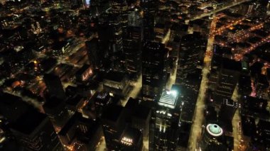 Seattle Havacılık V88 Birdseye gece şehir merkezinde uçuyor - Nisan 2017