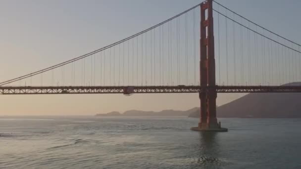 San Francisco Aerial V99 Ιπτάμενο Μονοπάτι Της Γέφυρας Golden Gate — Αρχείο Βίντεο