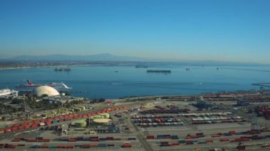 Tersane v21 Büyük ticari tersane üzerinde alçaktan uçuyor - Aralık 2015