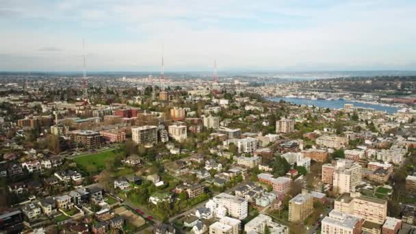 Seattle Aerial V100 Volare Intorno Alla Zona Queen Anne Con — Video Stock