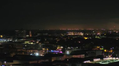 Charleston South Carolina Havacılık V8 Birdeye gece görüşü Fransız Mahallesi 'nin aşağısında gökyüzüne doğru bakıyor - Ekim 2017