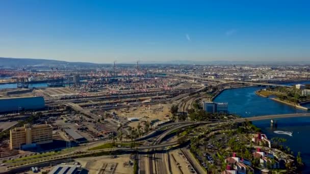 Shipyard Aerial V31 Hyperlapse Flyger Över Long Beach Shipyard Industrial — Stockvideo