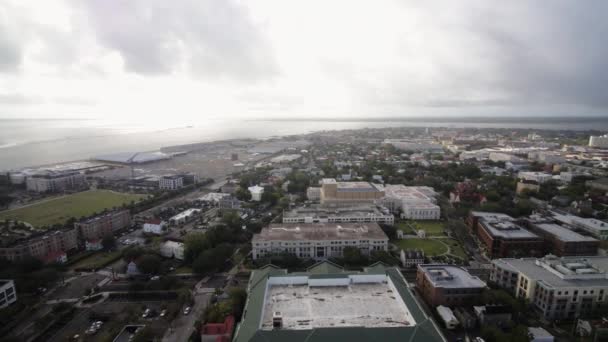 Charleston South Carolina Aerial V22 Panoramatický Výhled Vodu Čtvrti French — Stock video