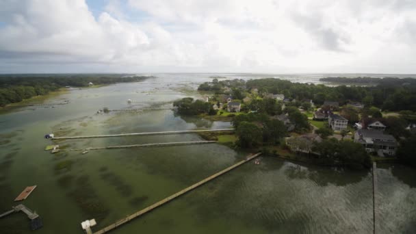 Charleston South Carolina Westchester Aerial V31 Birdseye View Neighborhood Waterway — Stock Video
