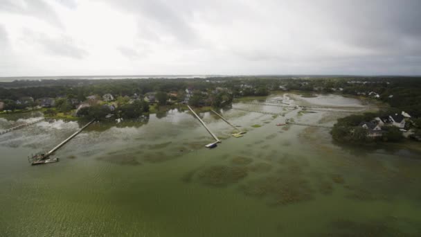 Charleston South Carolina Westchester Aerial V32 Πανόραμα Των Πλωτών Οδών — Αρχείο Βίντεο