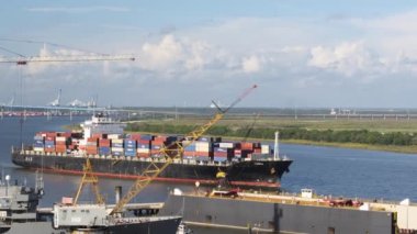 Charleston Güney Carolina Havacılık v97 Panning konteynır gemisi görüntüsü - Ekim 2017