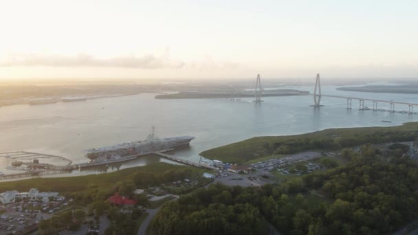 Charleston Jižní Karolína Aerial V132 Birdseye Pohled Panning Kolem Přístavu — Stock video