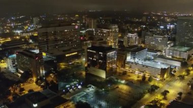 Columbia Güney Carolina Havacılık v5 Birdseye şehir merkezindeki finans binalarının dikey görüntüsüne yükseliyor - Ekim 2017