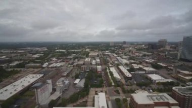 Columbia Güney Carolina Hava Yolları V12 şehir merkezinde uçuyor ve ters yöne dönüyor - Ekim 2017