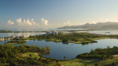 St Maartin Hava V14 Mullet Körfezi golf sahasında alçaktan uçuyor. Gün doğumunda - Ocak 2016