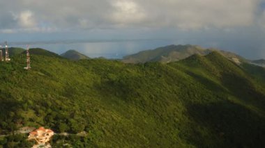 St. Maartin Havacılık v19 Tepe alanı üzerinde uçuyor Panoramik ada manzarası ile pansiyon - Ocak 2016