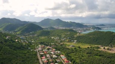St Maartin Havacılık V76 St Louis üzerinde uçuyor Panoramik ada manzarası ile pansiyon - Ocak 2016