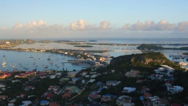 Maartin Aerial V36 Voando Baixo Sobre Pelican Key Panning Com — Vídeo de Stock